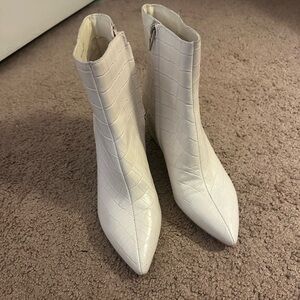 Dolce Vita Off-White Croc-Embossed Ankle Boots 7.5